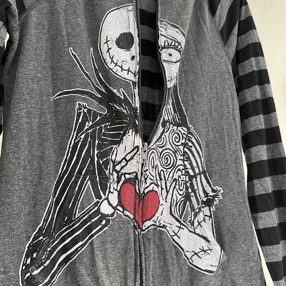 Disneyland LG << Nightmare Before Christmas zip up hoodie - Picture 3 of 7